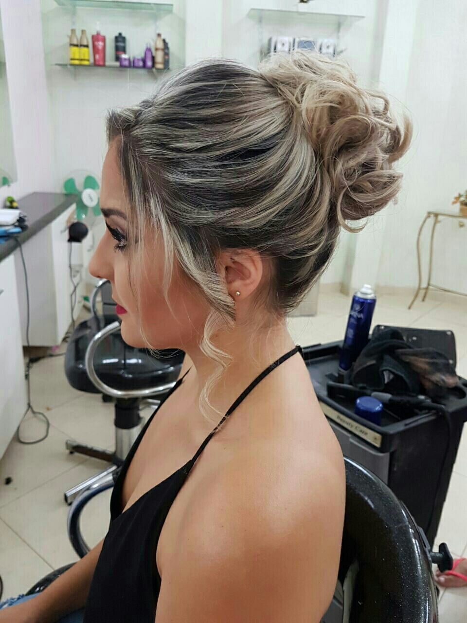 Penteado e maquiagem freelancer ou a domicílio
# penteado #maquiadora #madrinha #debutante #noiva #Cabeleireira #cabelofreelancer #beleza cabelo cabeleireiro(a) maquiador(a)