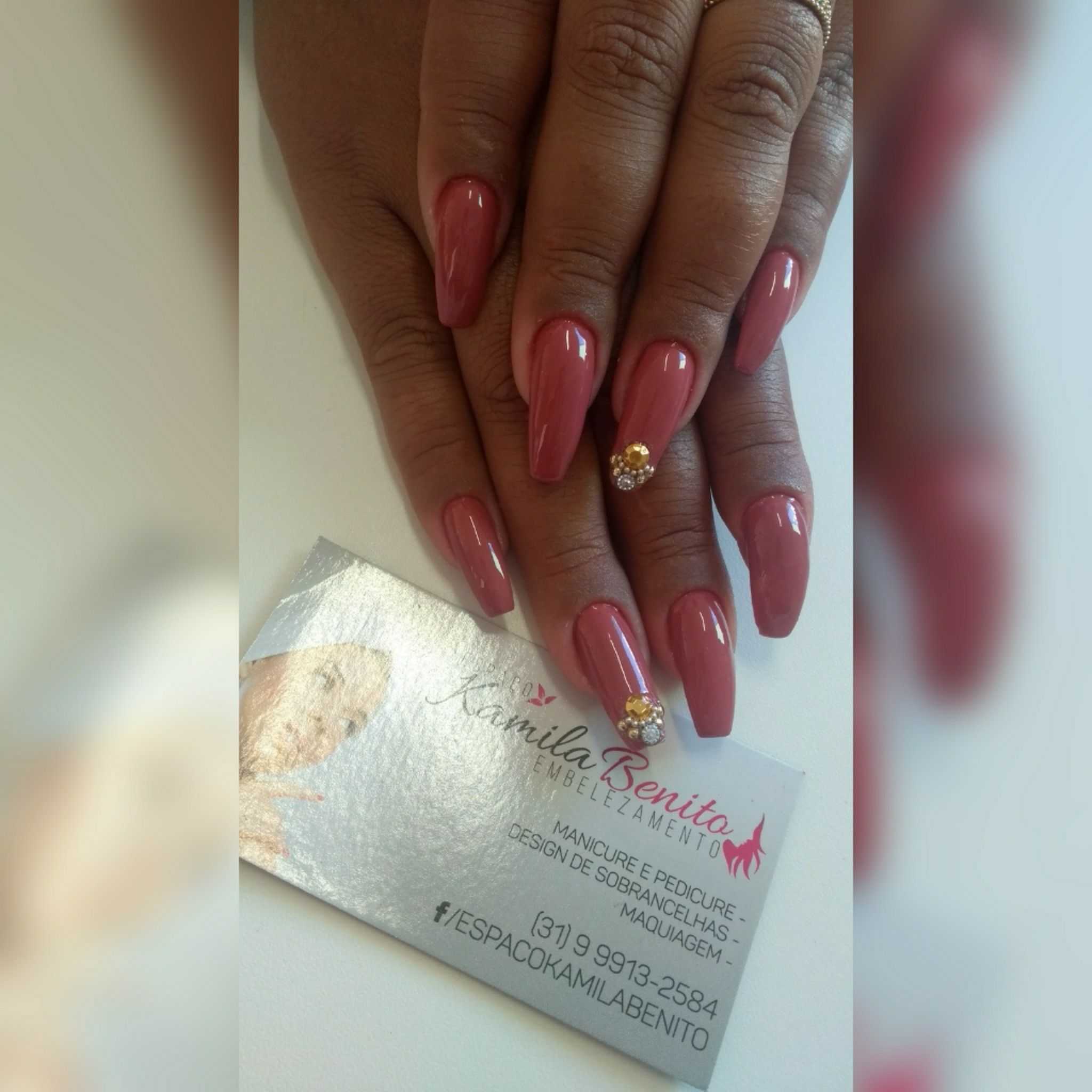 unha manicure e pedicure designer de sobrancelhas maquiador(a)