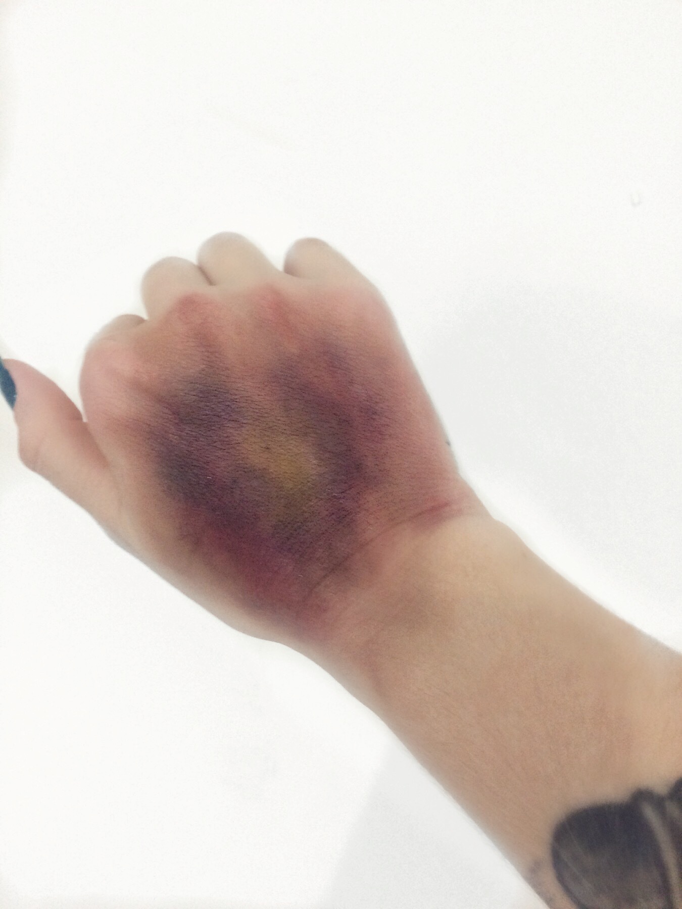 Roxo na mão - make artística  maquiagem maquiador(a) stylist / visagista