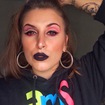 uneven make - maquiagem colorida desigual com delineado alto amarelo 