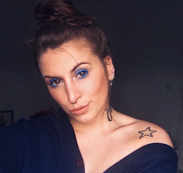 azul é a cor mais quente - make azul tendencia de 2018 com boca nude  maquiagem maquiador(a) stylist / visagista