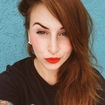 make nada com batom vermelho 