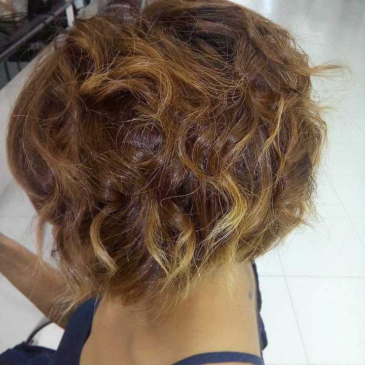 Corte ,técnica Tony gay , cor e clareamento natural de ponta em uma técnica chamada de Free lait  cabelo cabeleireiro(a)