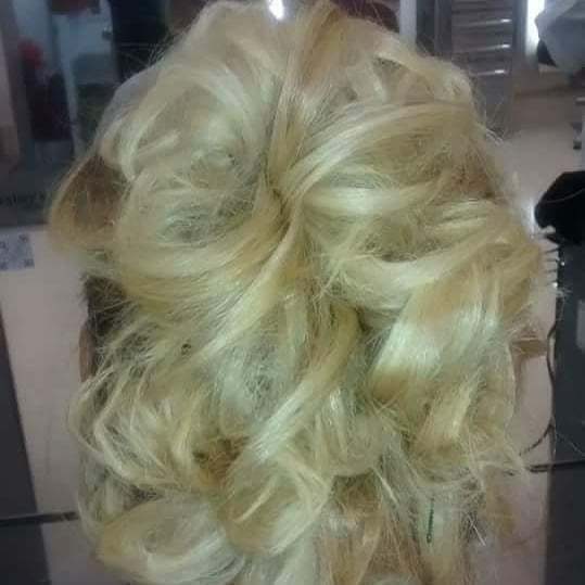 Penteado simples . cabelo cabeleireiro(a)