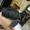 Corte Degrade na um , escova , finalização Pomada .
MaxxBarber