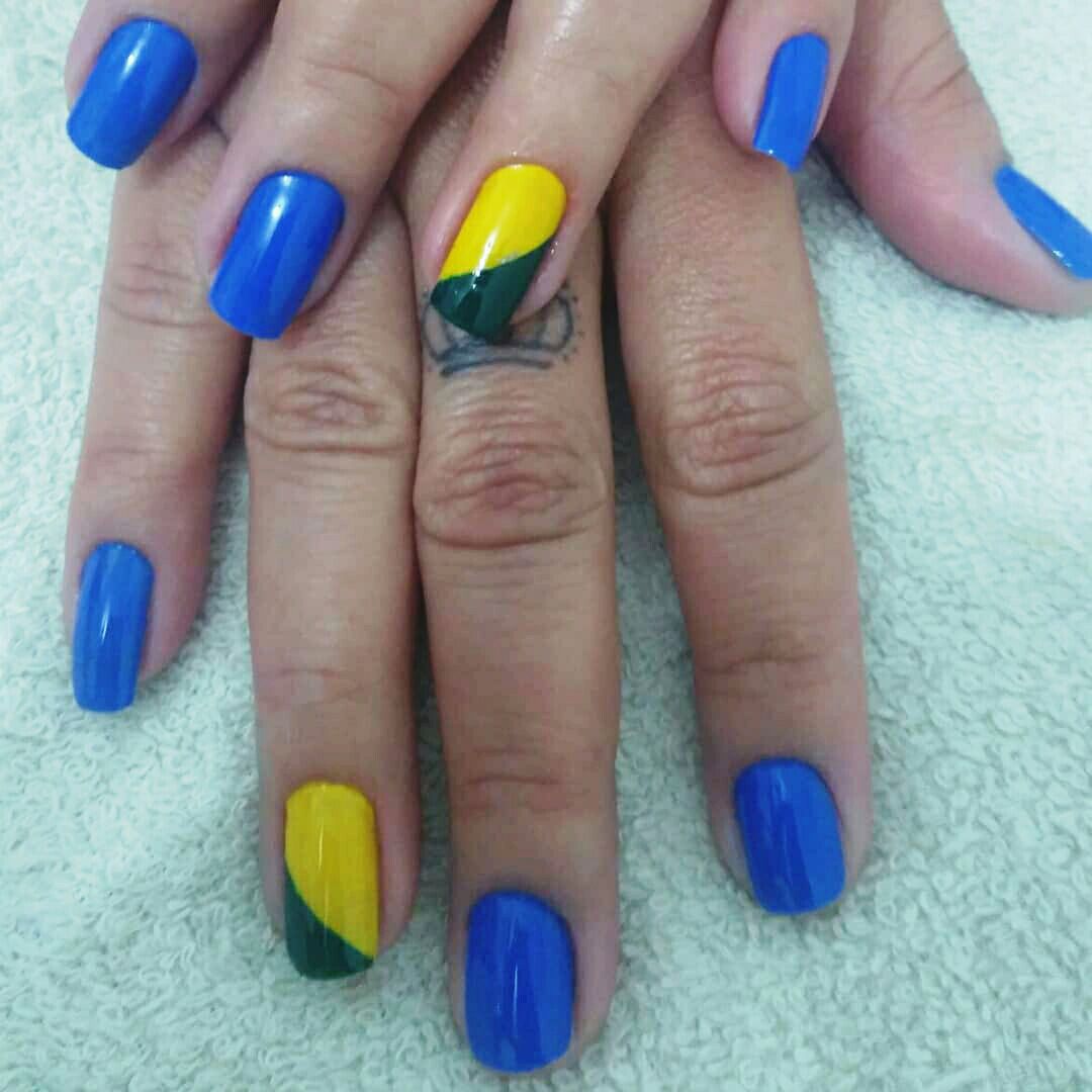 Em clima de copa unhas em azul e filtro única em amarelo e verde linda e delicada 😍 unha manicure e pedicure