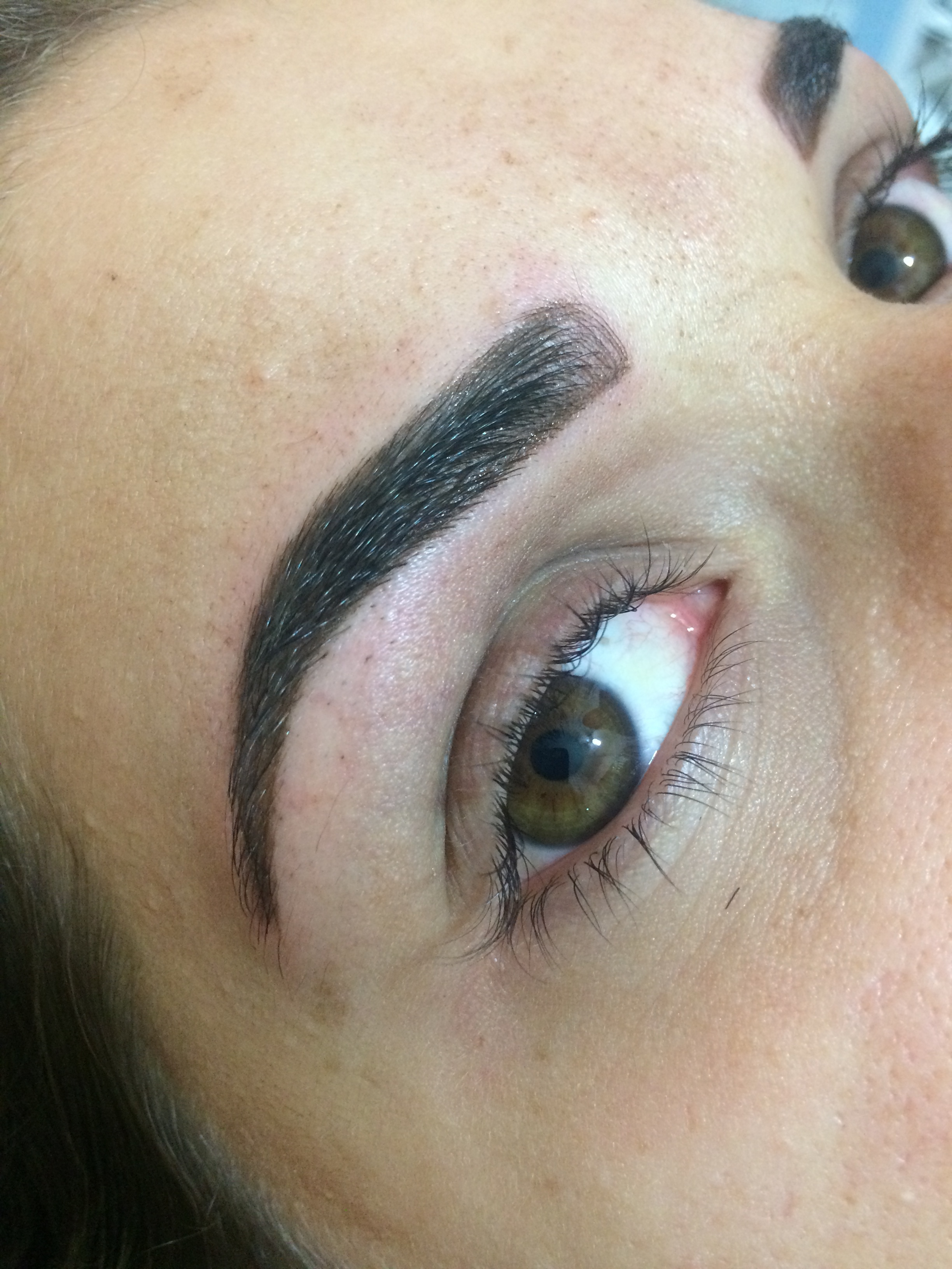 Microblading técnica esfumada. Chega de maquiagem para corrigir todos os dias. Maravilhoso não é mesmo? #sobrancelhaslindas  #microblading  outros designer de sobrancelhas micropigmentador(a) maquiador(a)