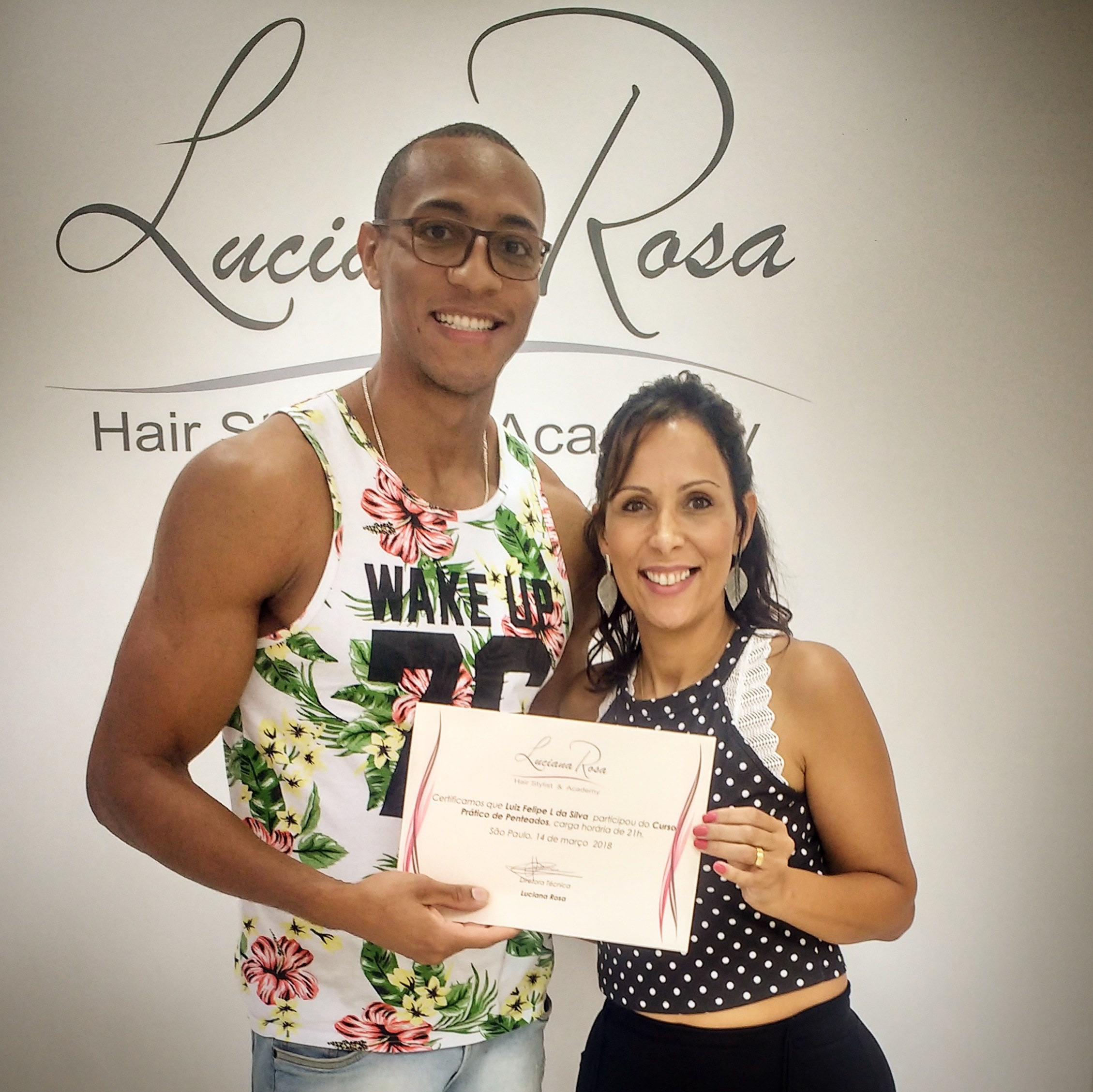 Especialização em penteados
Luciana Rosa cabelo cabeleireiro(a) docente / professor(a) barbeiro(a)