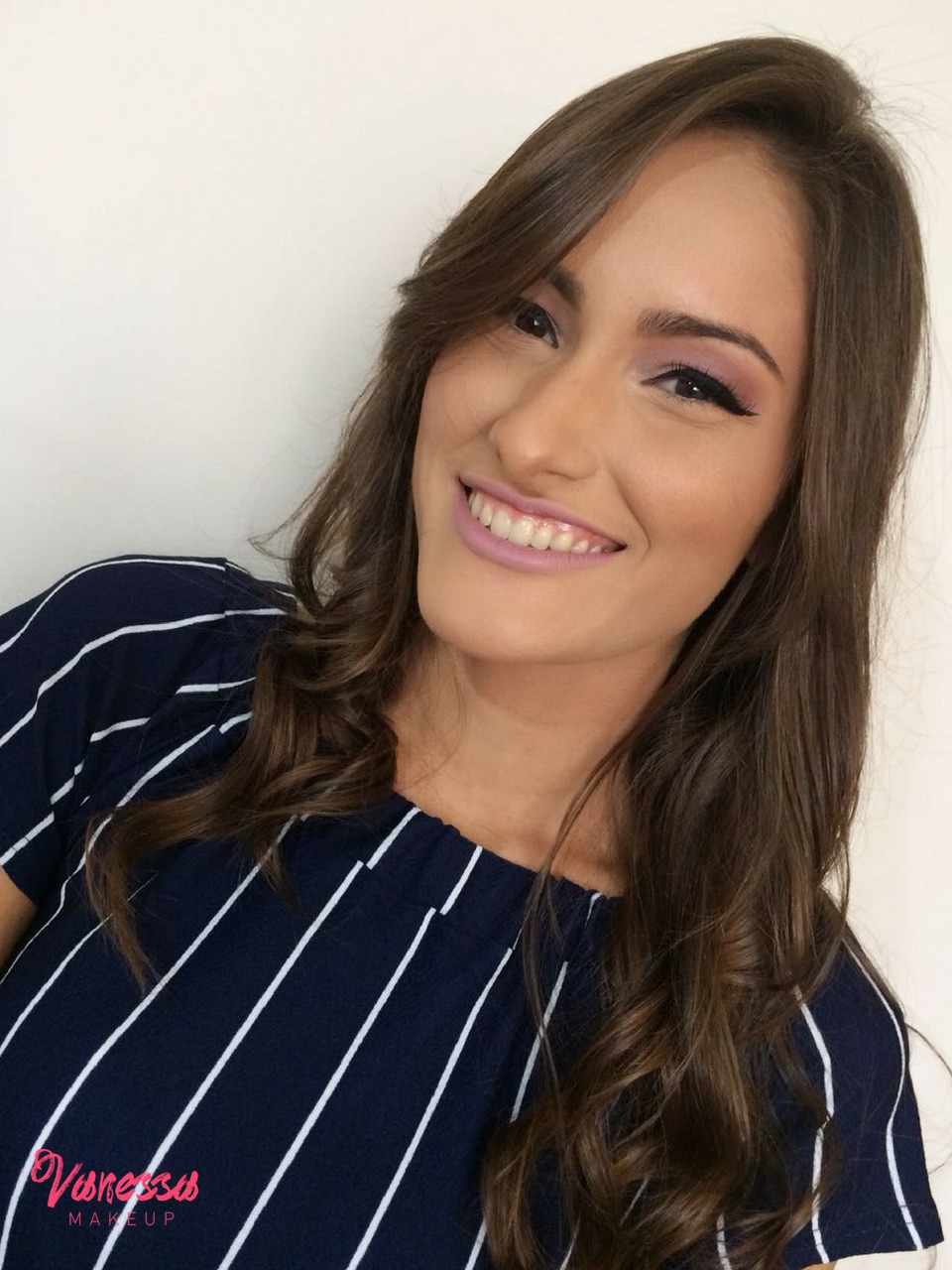 Maquiagem clássica e escova com babyliss maquiagem maquiador(a)