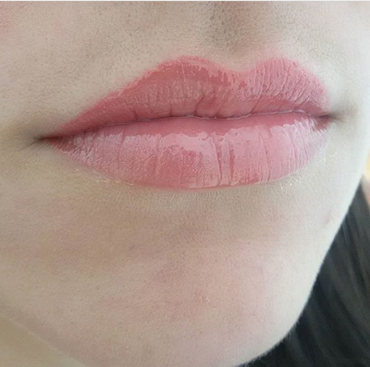 Micro labial cicatrizada
____________________________
Quem não quer acordar assim, pronta? 
O resultado fica natural, como se fosse a cor dos seus lábios, porém com contorno bem definido e bem desenhada, viçosa, com aspecto saudável.
 estética dermopigmentador(a) designer de sobrancelhas biomédico(a) maquiador(a) outros