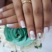Trabalho com unhas decorativas para noiva. 