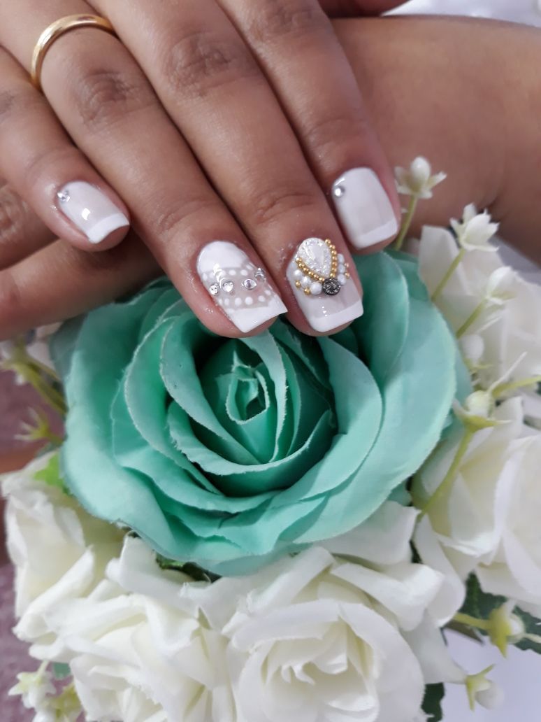 Unhas decorativas, ensaio para casamento.  unha manicure e pedicure estudante (designer sobrancelha)
