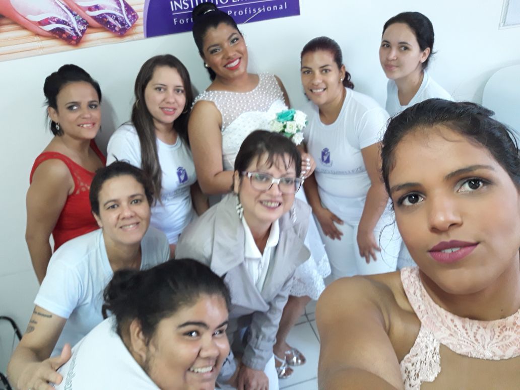Turma do curso de manicure e pedicure, ensaio com Noiva.  unha manicure e pedicure estudante (designer sobrancelha)