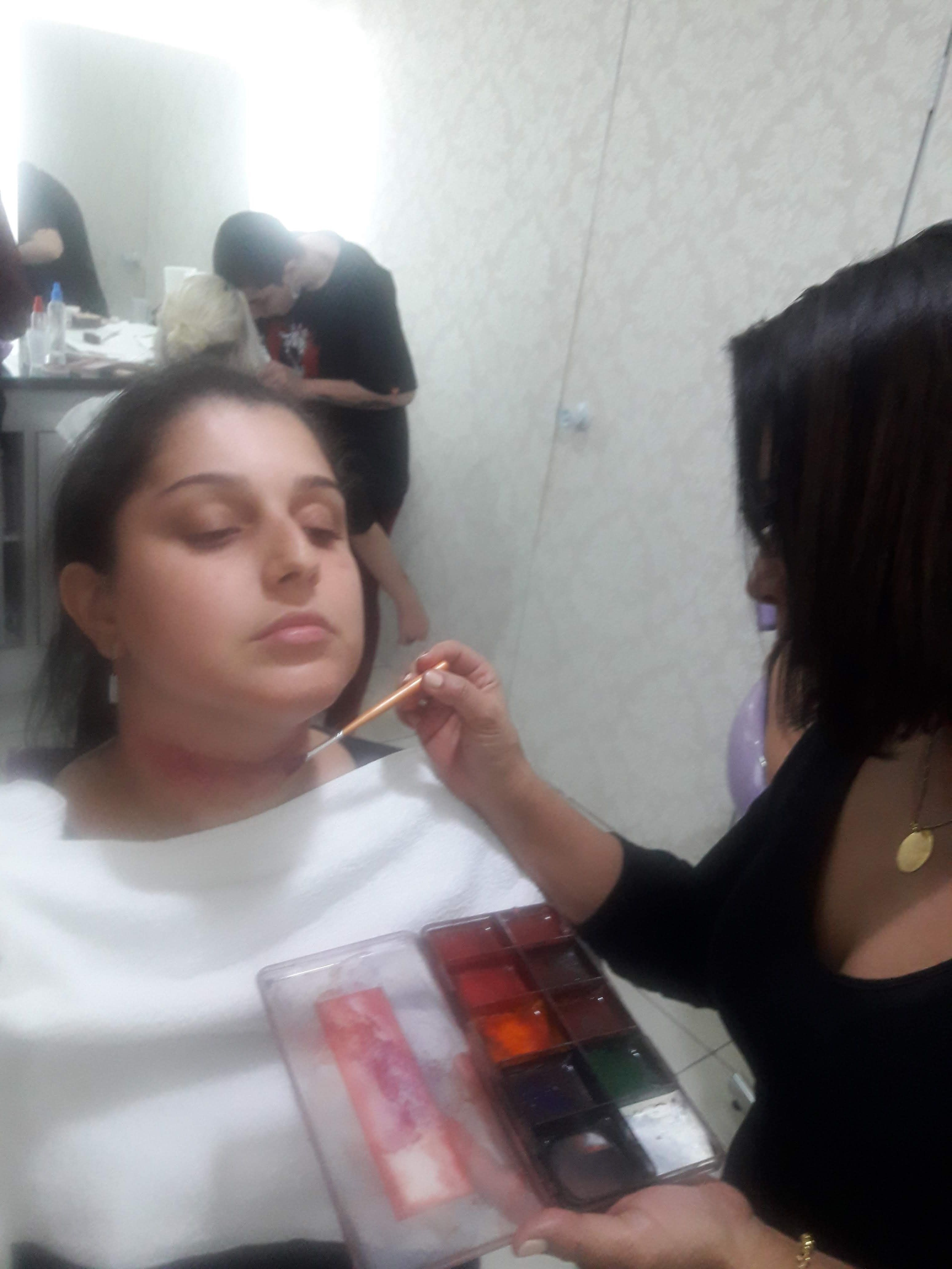 Trabalhando o efeito corte maquiagem maquiador(a) maquiador(a) maquiador(a)