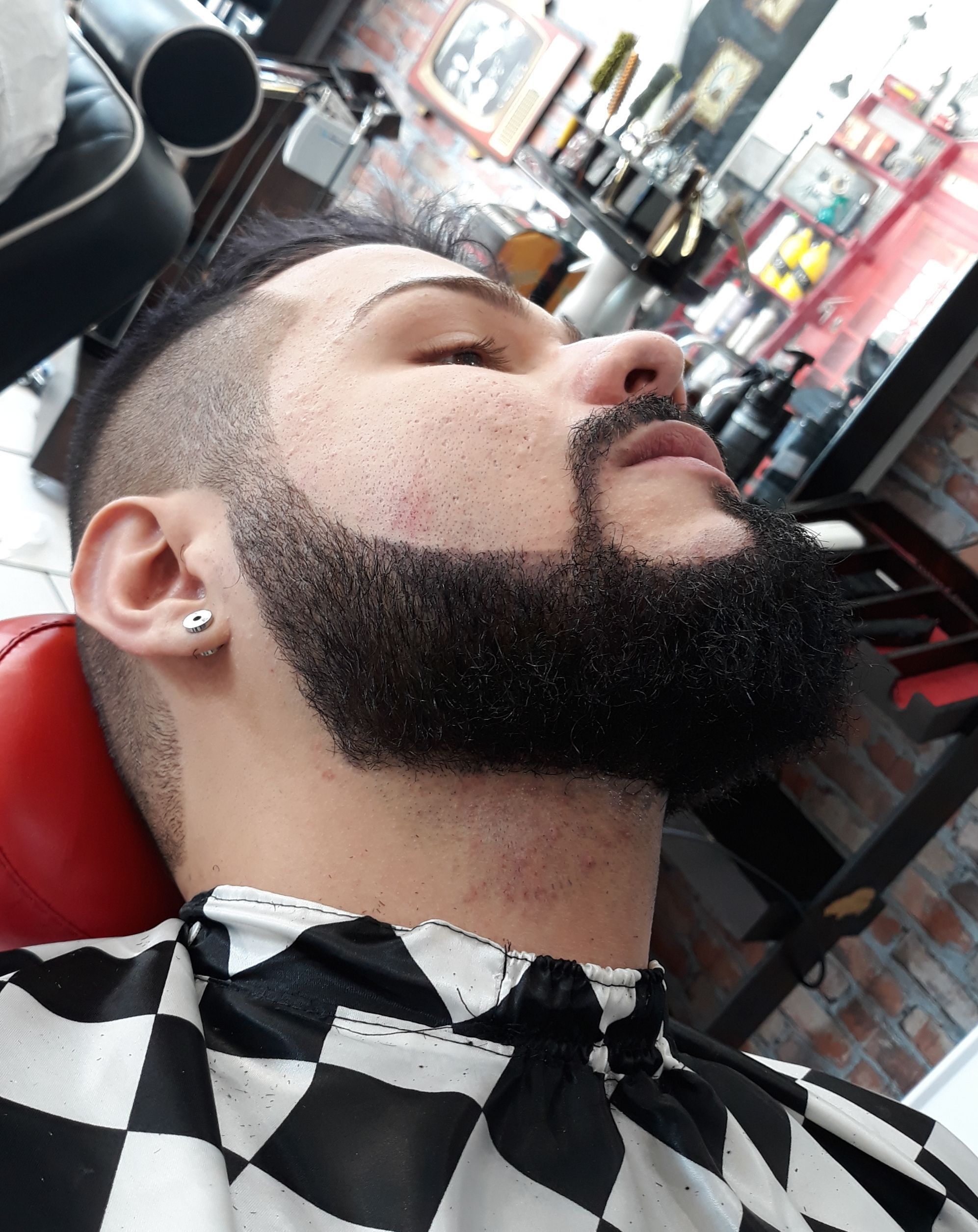 Barba + coloração 2.0 outros barbeiro(a) cabeleireiro(a)