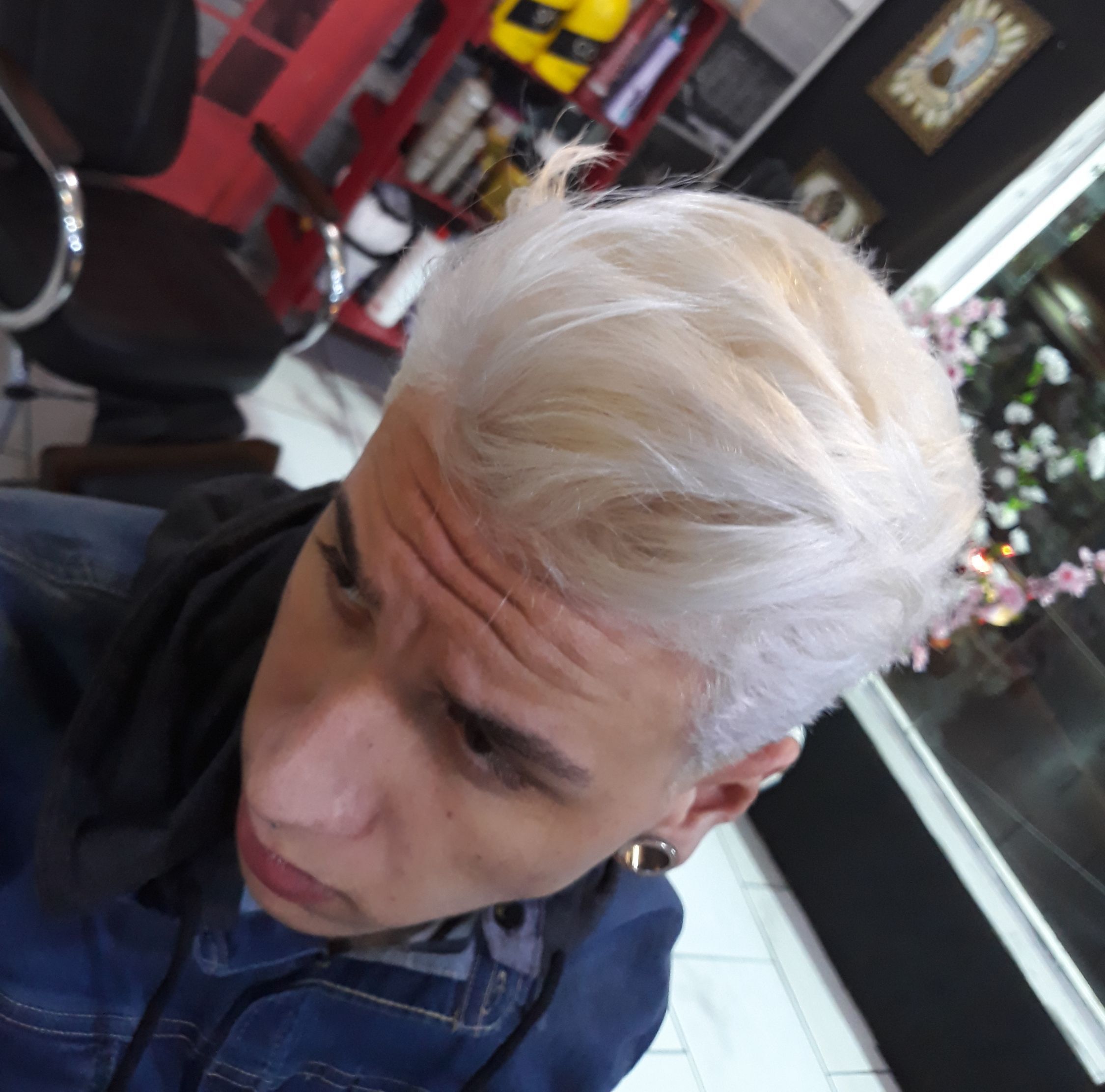 Químicas. Descoloração + totalizante 12.11 E correções. cabelo barbeiro(a) cabeleireiro(a)