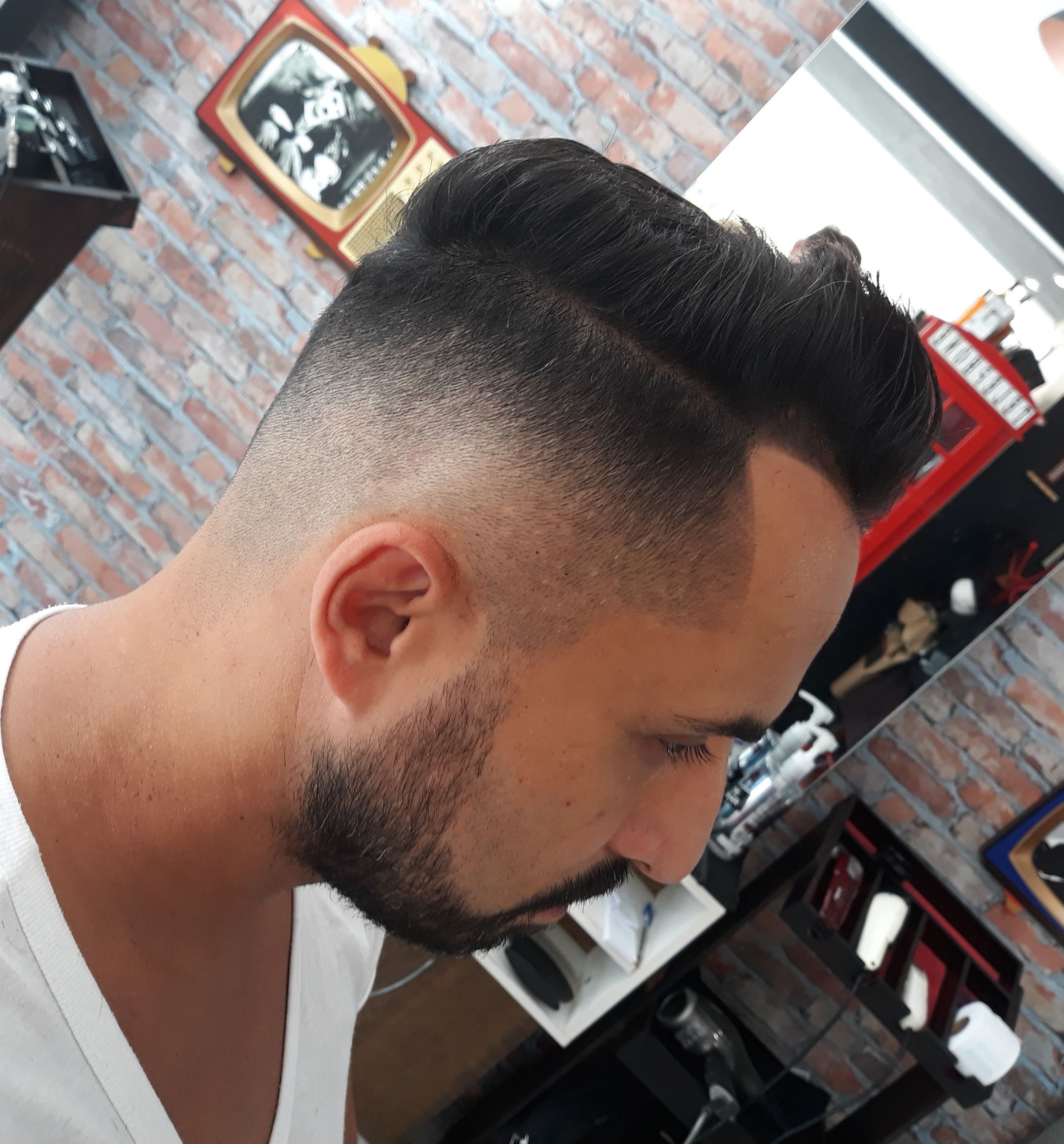 cabelo barbeiro(a) cabeleireiro(a)