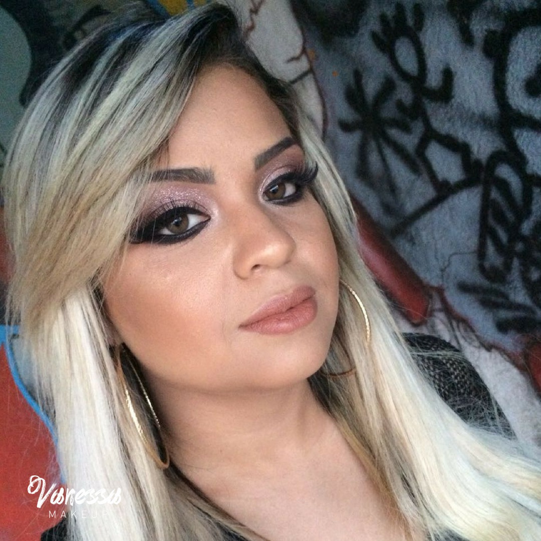 Maquiagem elaborada. maquiagem maquiador(a)