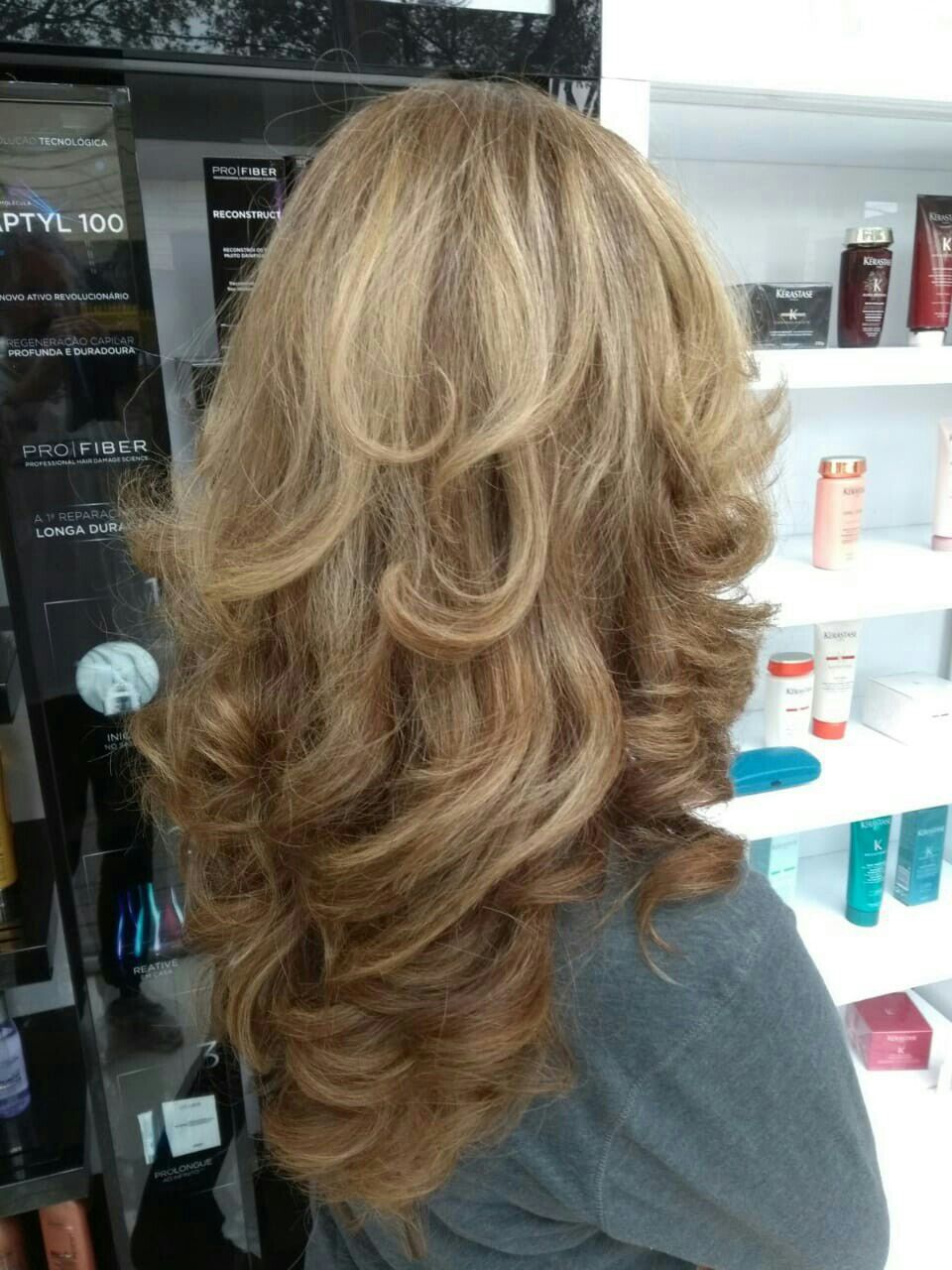 Retoque de raiz coloração Cold Cover Loreal 8,02 + 7 fundamental de Majirel, matizaçao das mechas com Dialight Loreal 9,02 e escova modelada. cabelo auxiliar cabeleireiro(a)