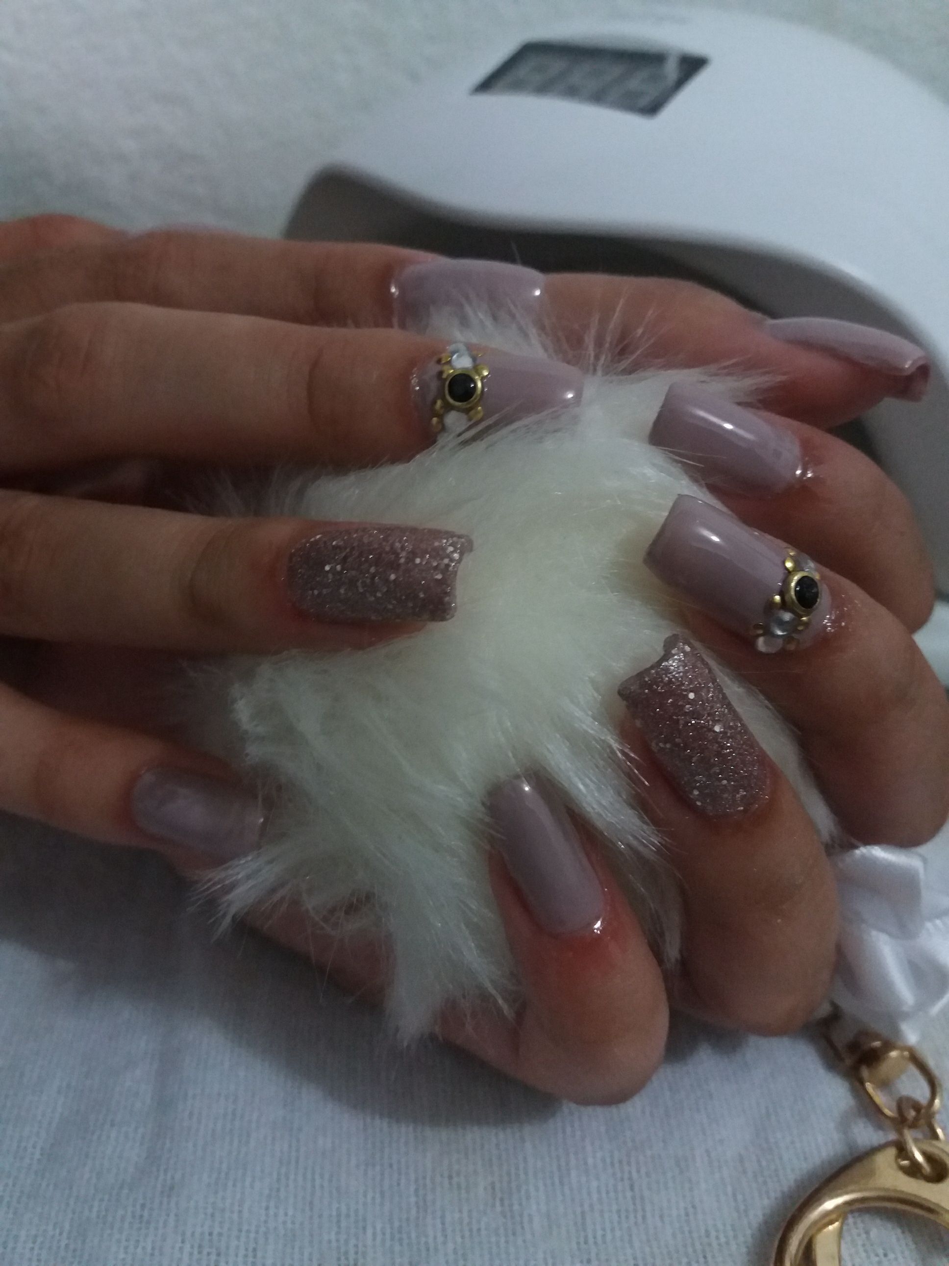 #unha #nails #alongamento #alongamentodeunha #fibradevidro e #esmaltacaoemgel #esmaltacaodegel #nailart #unhasartiticas #unhas #pedrarias unha manicure e pedicure