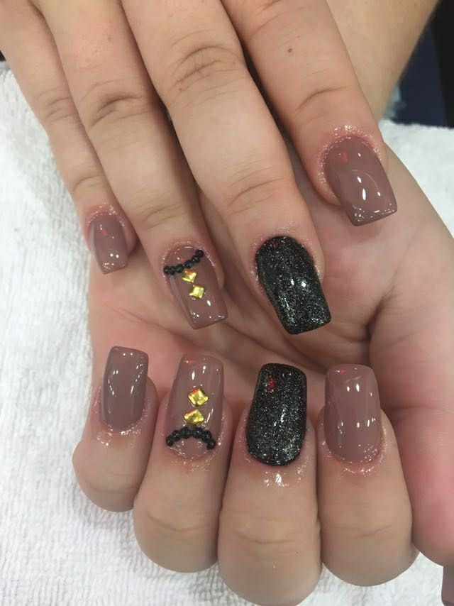 #unha #nails #alongamento #alongamentodeunha #fibradevidro e #esmaltacaoemgel #esmaltacaodegel #nailart #unhasartiticas #unhas # pedrarias unha manicure e pedicure