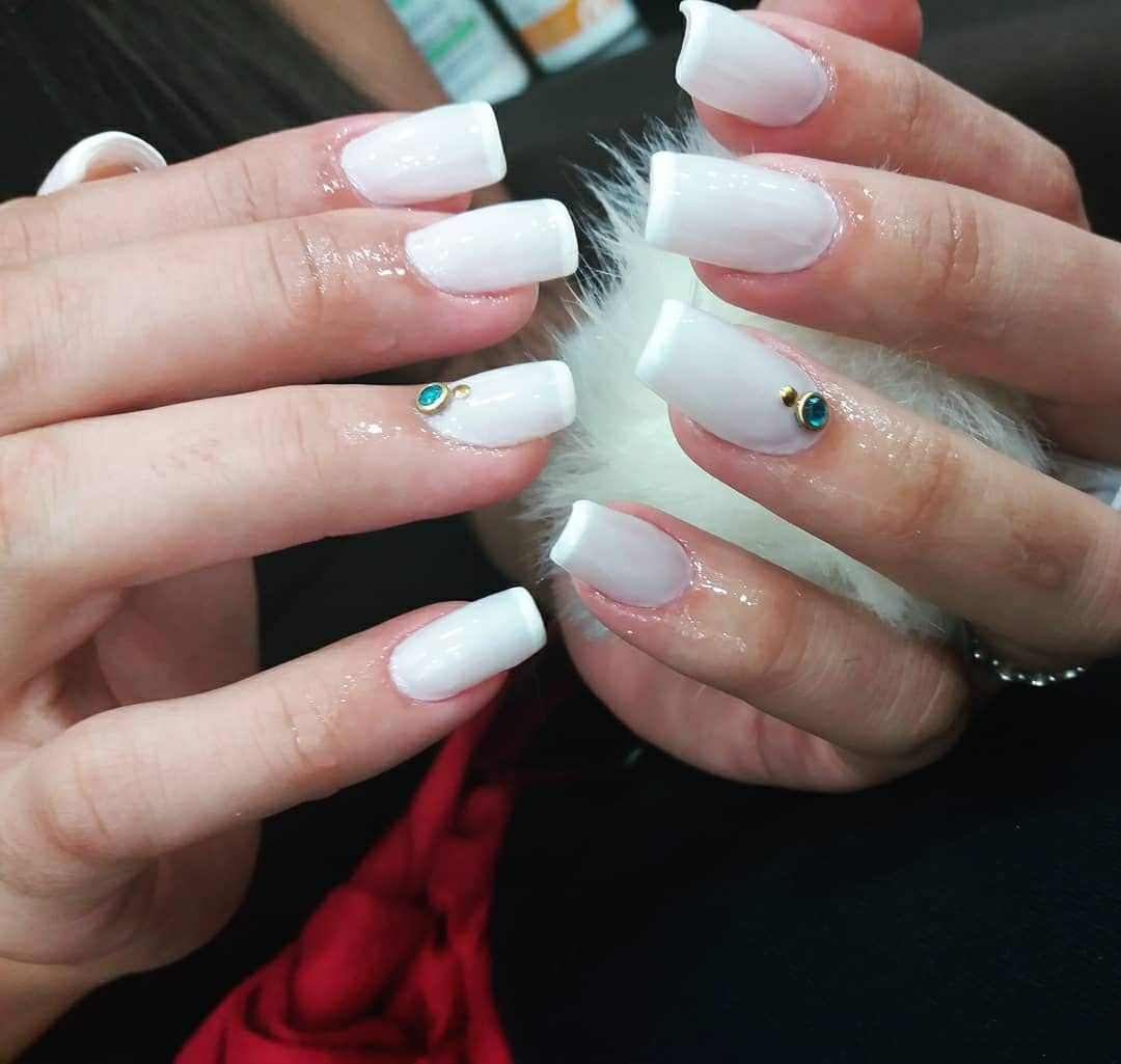 #unha #nails #manicure #alongamento #alongamentodeunha #fibradevidro #nailart #unhasartiticas #unhas #pedrarias unha manicure e pedicure