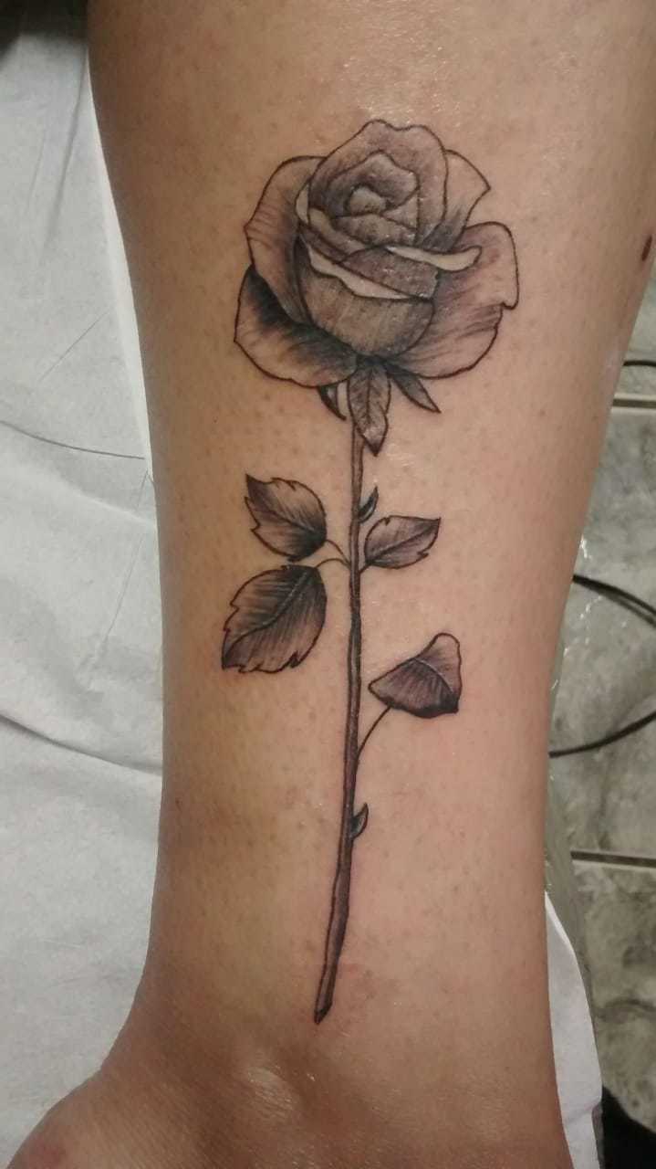Rosa por Daniele Brunelli
@danielebrunelli.tattoo
#danielebrunellitattoo#tattoogirls #tattoo #ink #artenapele #tattooink #tattooinked #tattoopiracicaba #tattoomasculina #instaart #tattooart #bodyart #instatattoo #tattoobrasil #tattoolife #tattoolove #piracicaba #piracicabatattoo #tattooed #tattoorosa #rosarasteladatattoo #tattoofeminina
 outros empresário(a) micropigmentador(a)