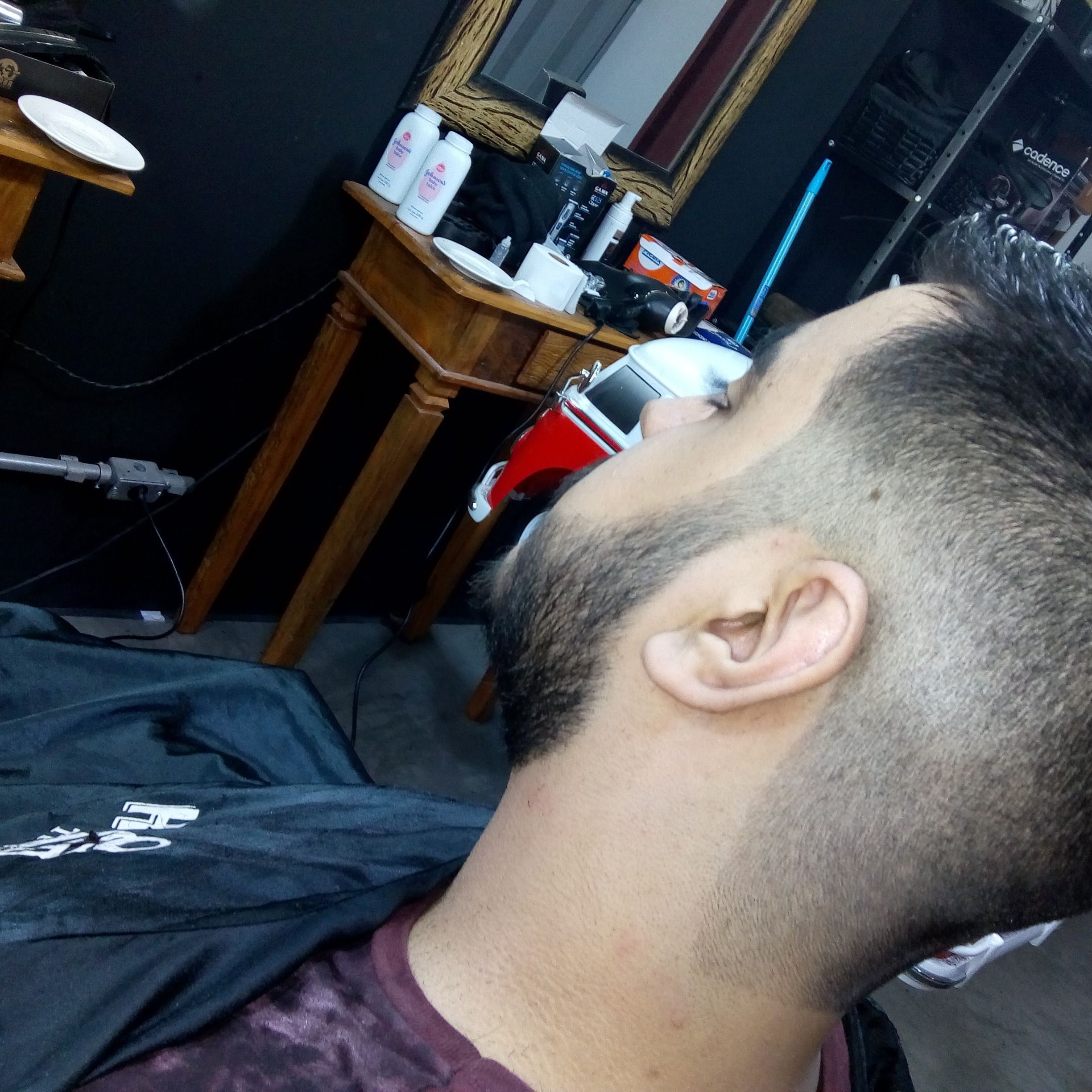 barbeiro(a) barbeiro(a) barbeiro(a)