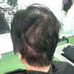 Iniciando a carreira com um corte curtinho.