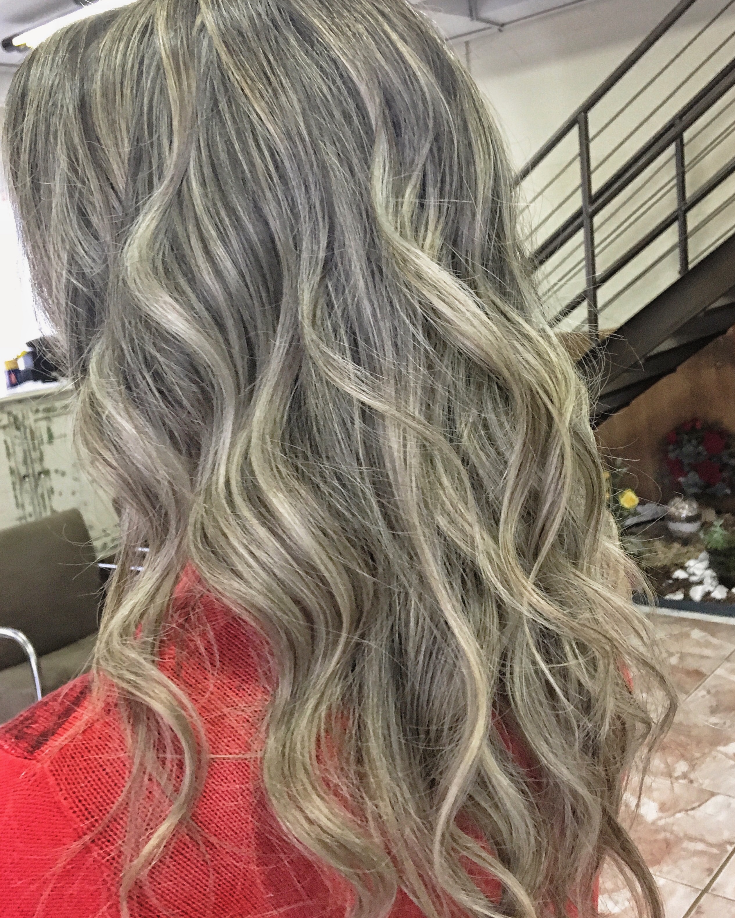 Luzes em tom champanhe  cabelo cabeleireiro(a)
