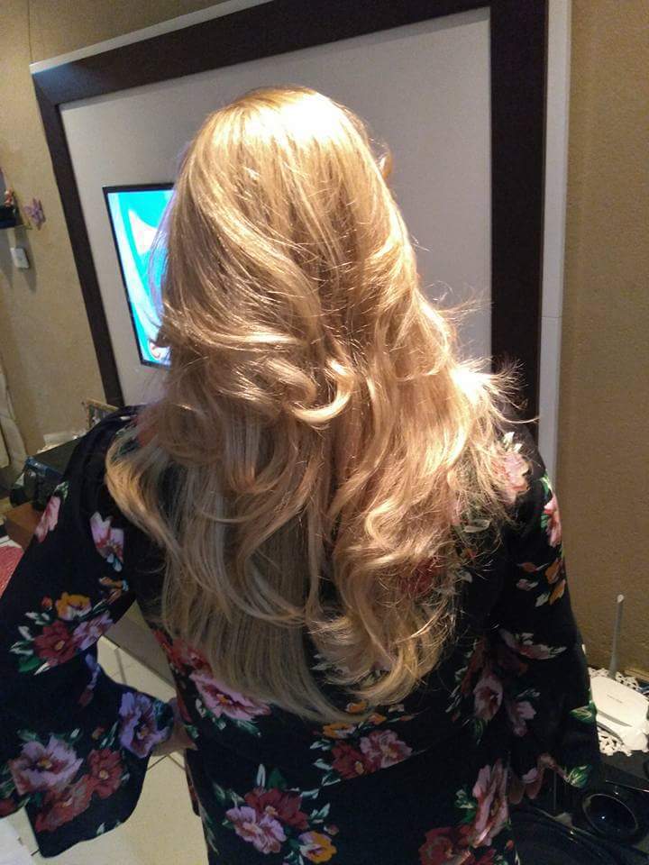 Um corte repicado,tintura,10.01 cabelo maquiador(a)