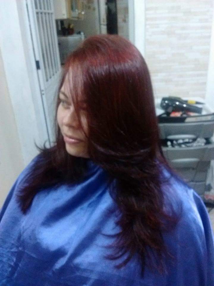 tintura borgonha.corte repicado. cabelo maquiador(a)