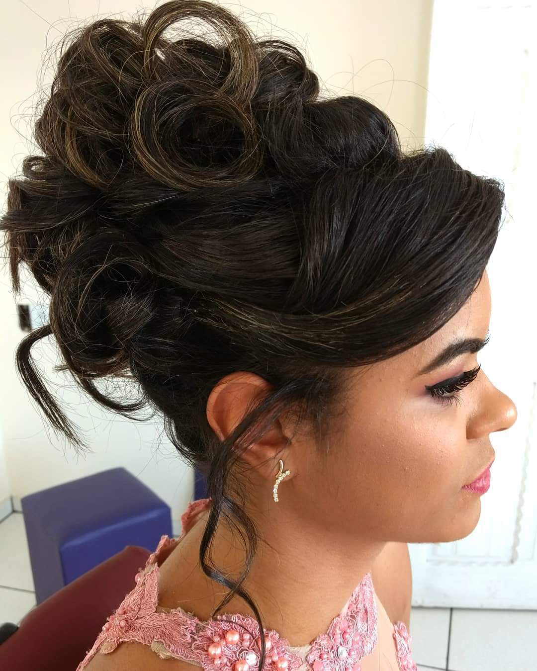Penteado  cabelo estudante (maquiador) designer de sobrancelhas assistente maquiador(a)