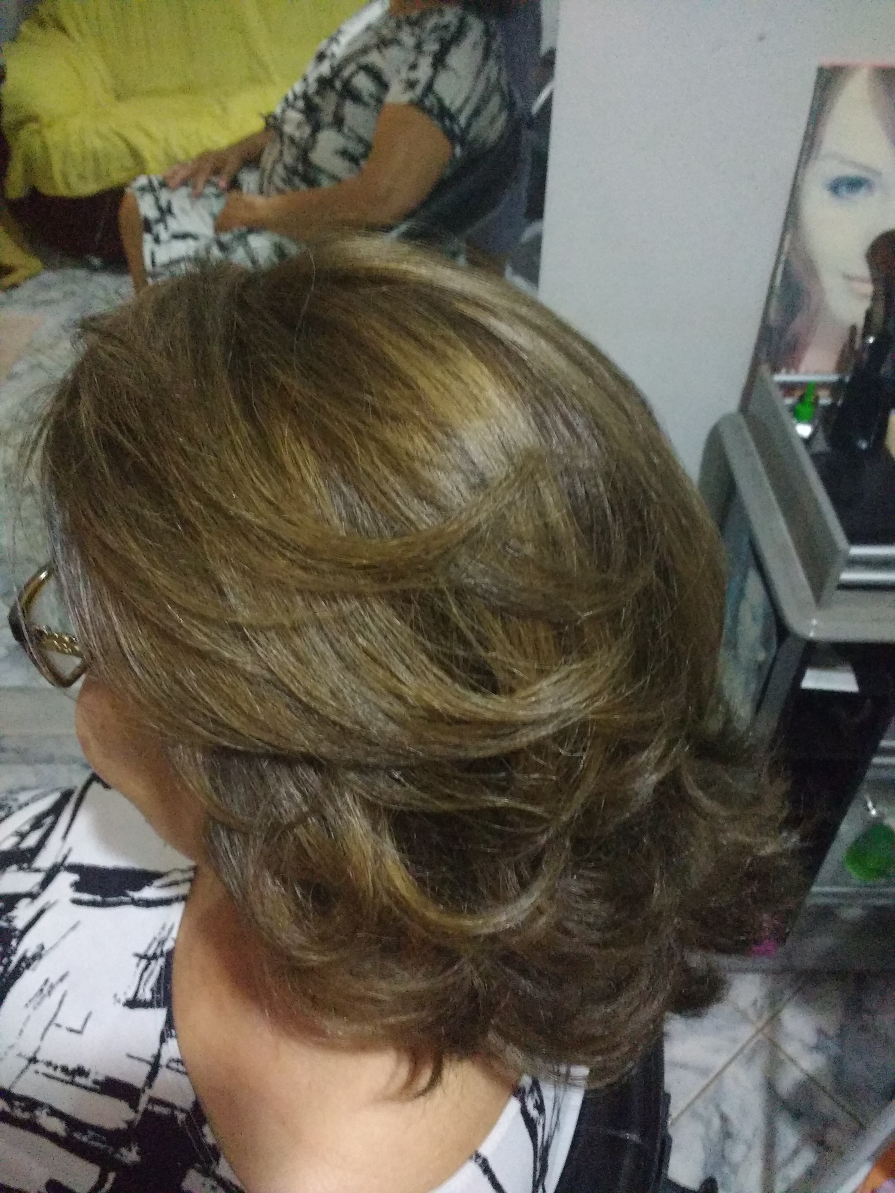 Corte+coloração  cabelo auxiliar cabeleireiro(a)