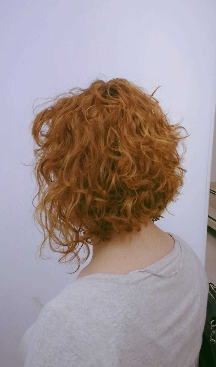 Marmorização com finalização no difusor. cabelo cabeleireiro(a) auxiliar cabeleireiro(a)