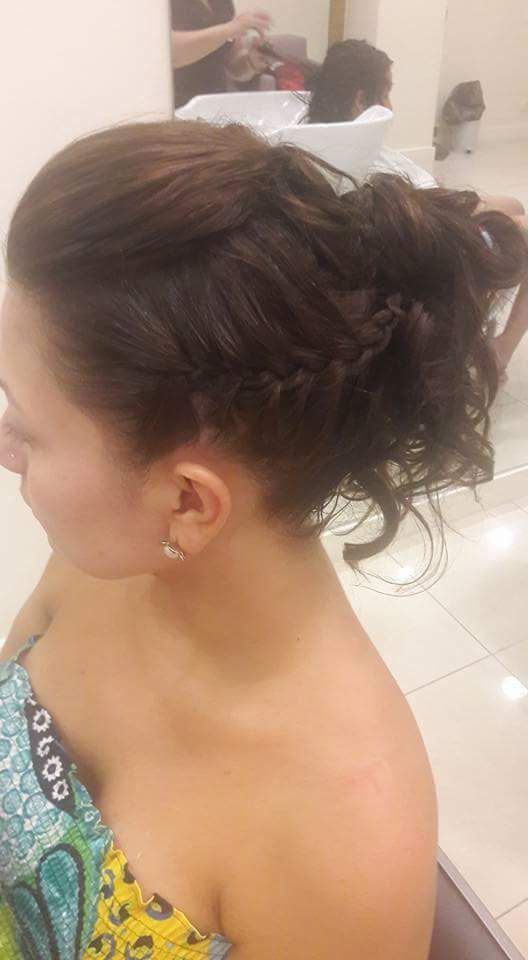 Penteado maquiador(a) designer de sobrancelhas micropigmentador(a) cabeleireiro(a)