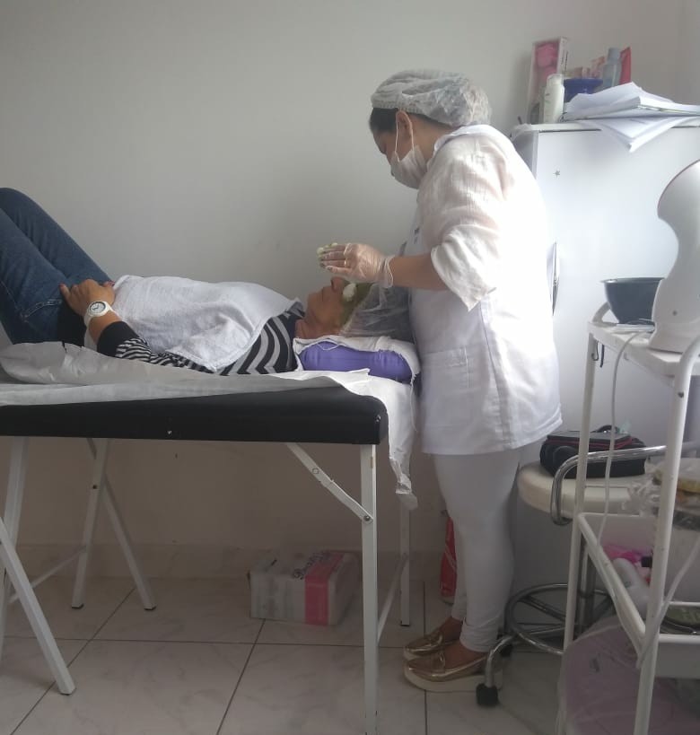 Limpeza de. Pele estética manicure e pedicure depilador(a) designer de sobrancelhas micropigmentador(a)