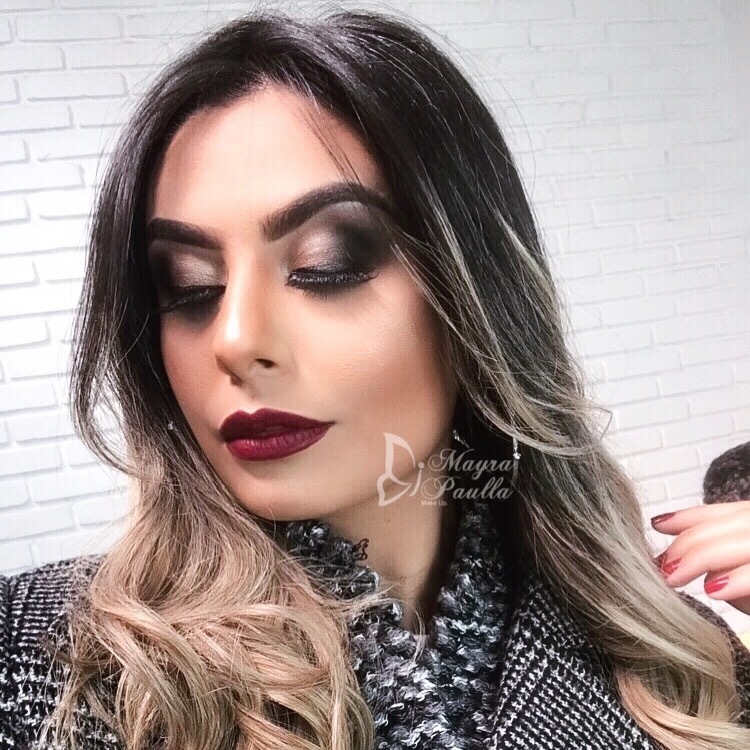 Esfumado Clássico... É uma Make Festa que atendem a madrinhas de casamento, mães de noivo(a), damas de honra (adultas), formandas, debutantes, noivinhas (noivado) e todo tipo de ocasião onde vc queira arrasar... 
 Fique ainda mais linda com make para diversas ocasiões

Model: Caressa Andrade maquiagem maquiador(a) designer de sobrancelhas