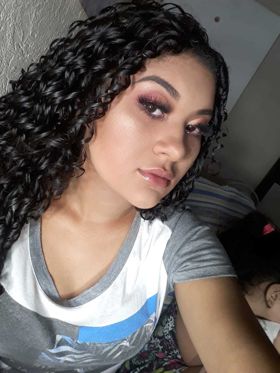 Debutante.
(Selfie da cliente.) maquiagem recepcionista