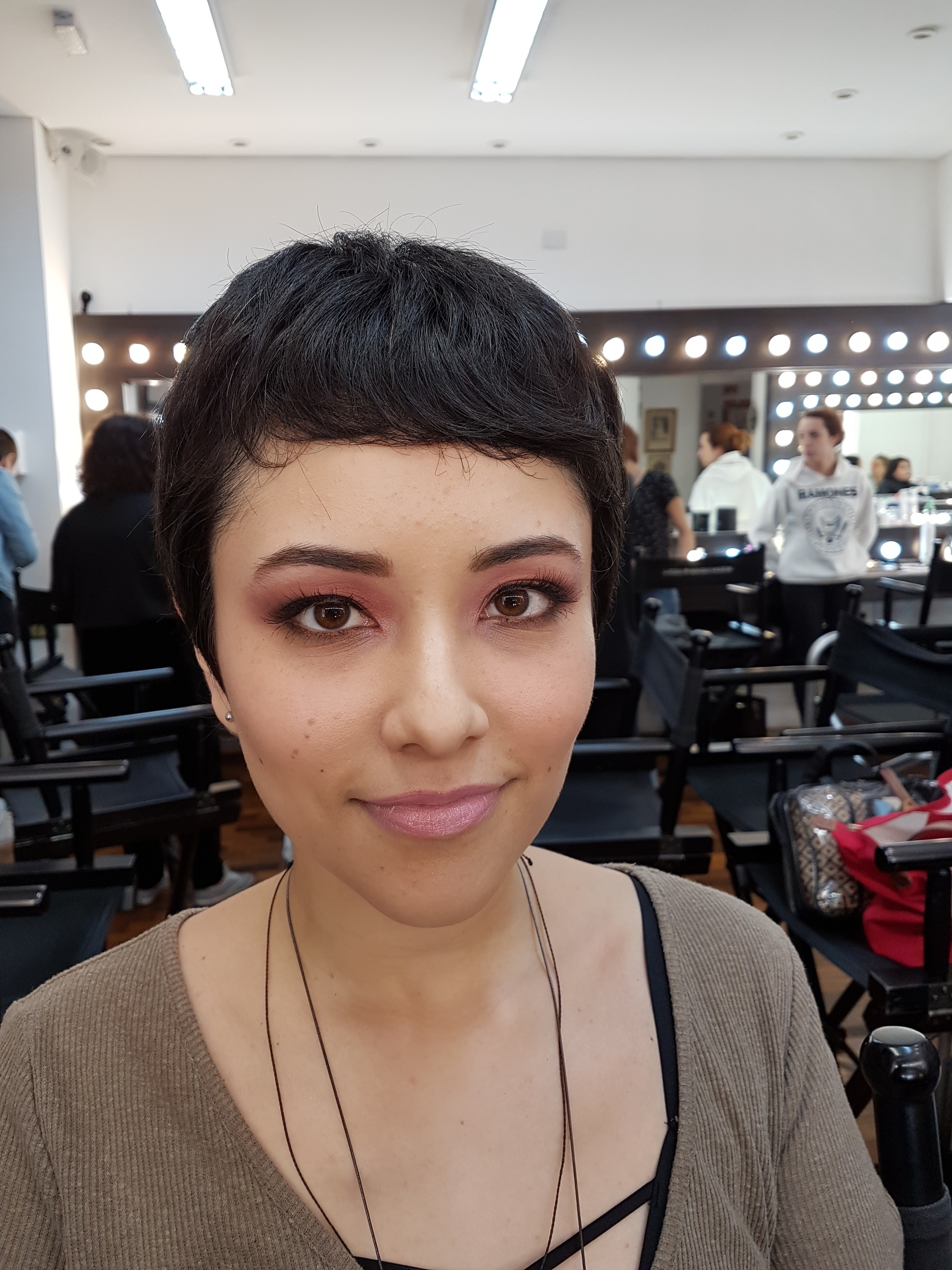 #makeup #maquiagem #make #batom #maquiagemx #maquiagembrasil #tutorial #loucaspormaquiagem #universodamaquiagem_oficial #auroramakeup #maquiadora #cabelo #pausaparafeminices #beleza #maquiagembrasill #unhas #vegas_nay #brian_champagne #maquillaje #videos #maquiagemprofissional #laurag_143 #makeupaddict #cabelos #makeupartistsworldwide #dressyourface #norvina  #hudabeauty #liveglam maquiagem maquiador(a)