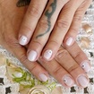 Se não  tem película,  posso emprovisar 
#branquinhodelicado #nailsart #umhasdecoradas #florizinha