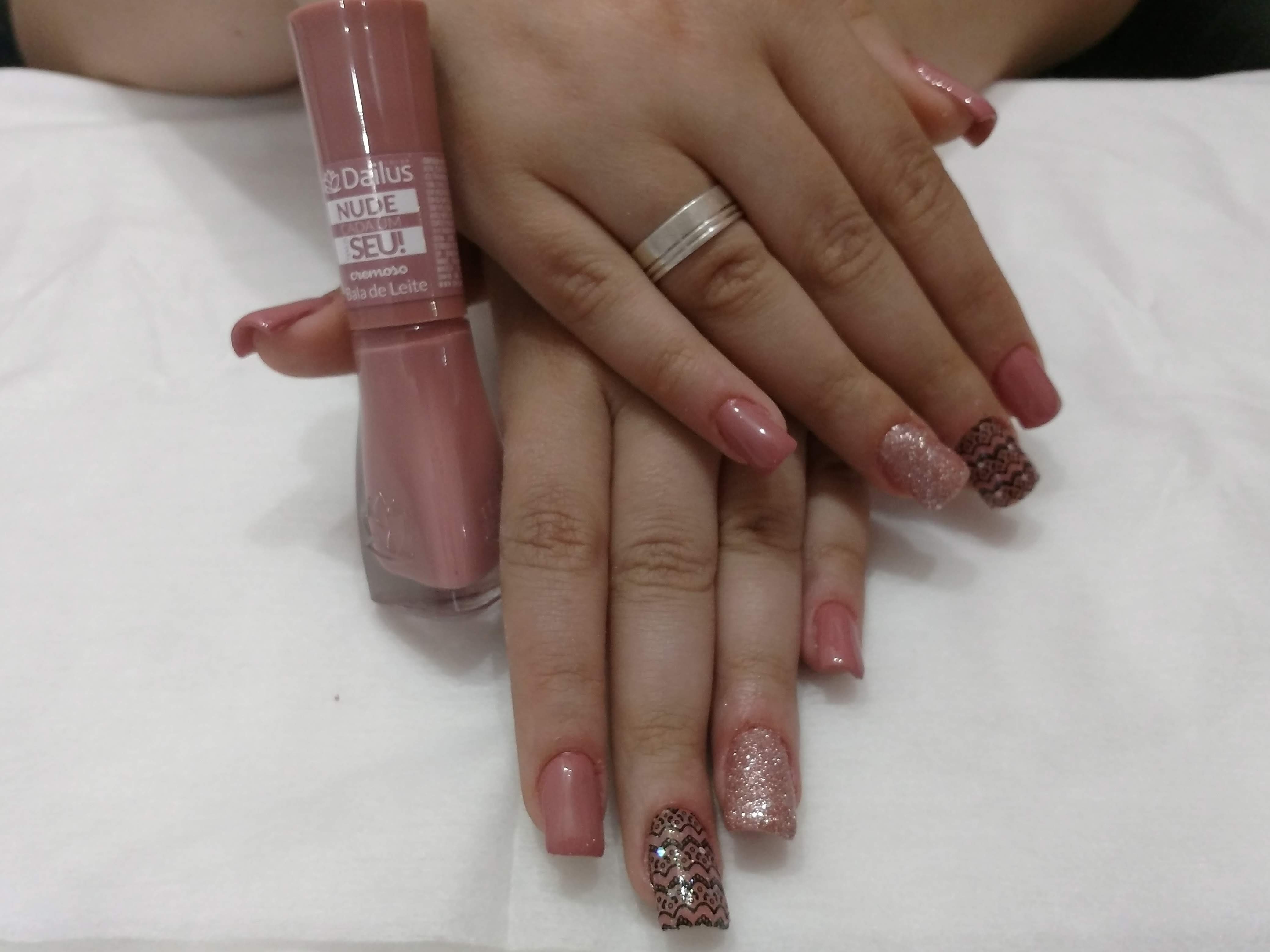 Decorada com película e mto brilho

#alongamentodeunha #unhadegel #películas  unha manicure e pedicure