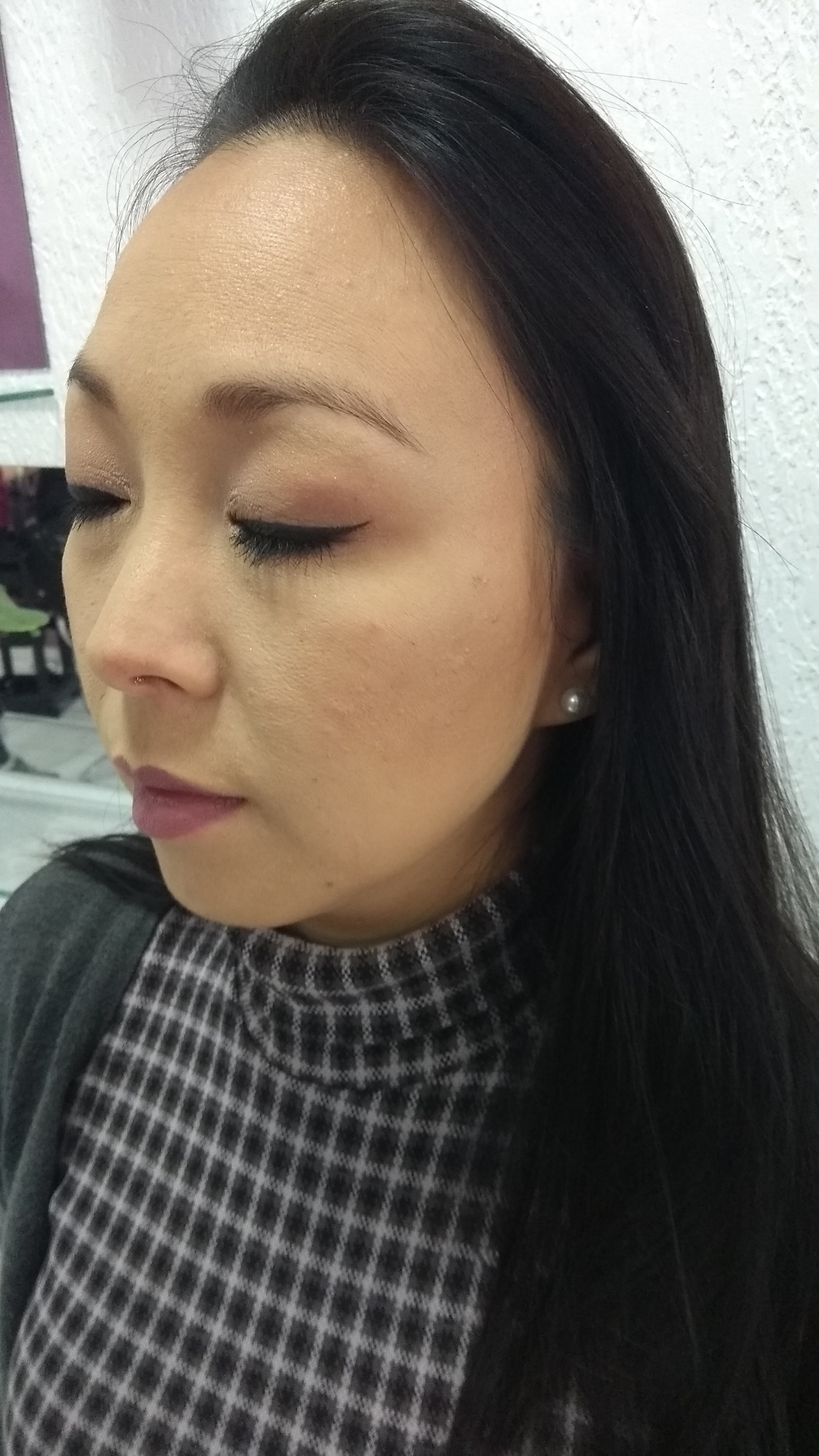 #aula #curso #automaquiagem 
Ofereço uma aula completa para mulheres que desejam aprender a realçar sua beleza sem depender de ninguém para se salvar em algum imprevisto do dia a dia. Com técnicas de correções de imperfeições, esfumado, boca bem desenhada, pele impecável. maquiagem maquiador(a)