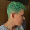 Descoloração e coloração (cabelo menta)