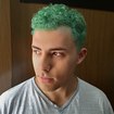 Descoloração e coloração (cabelo menta)