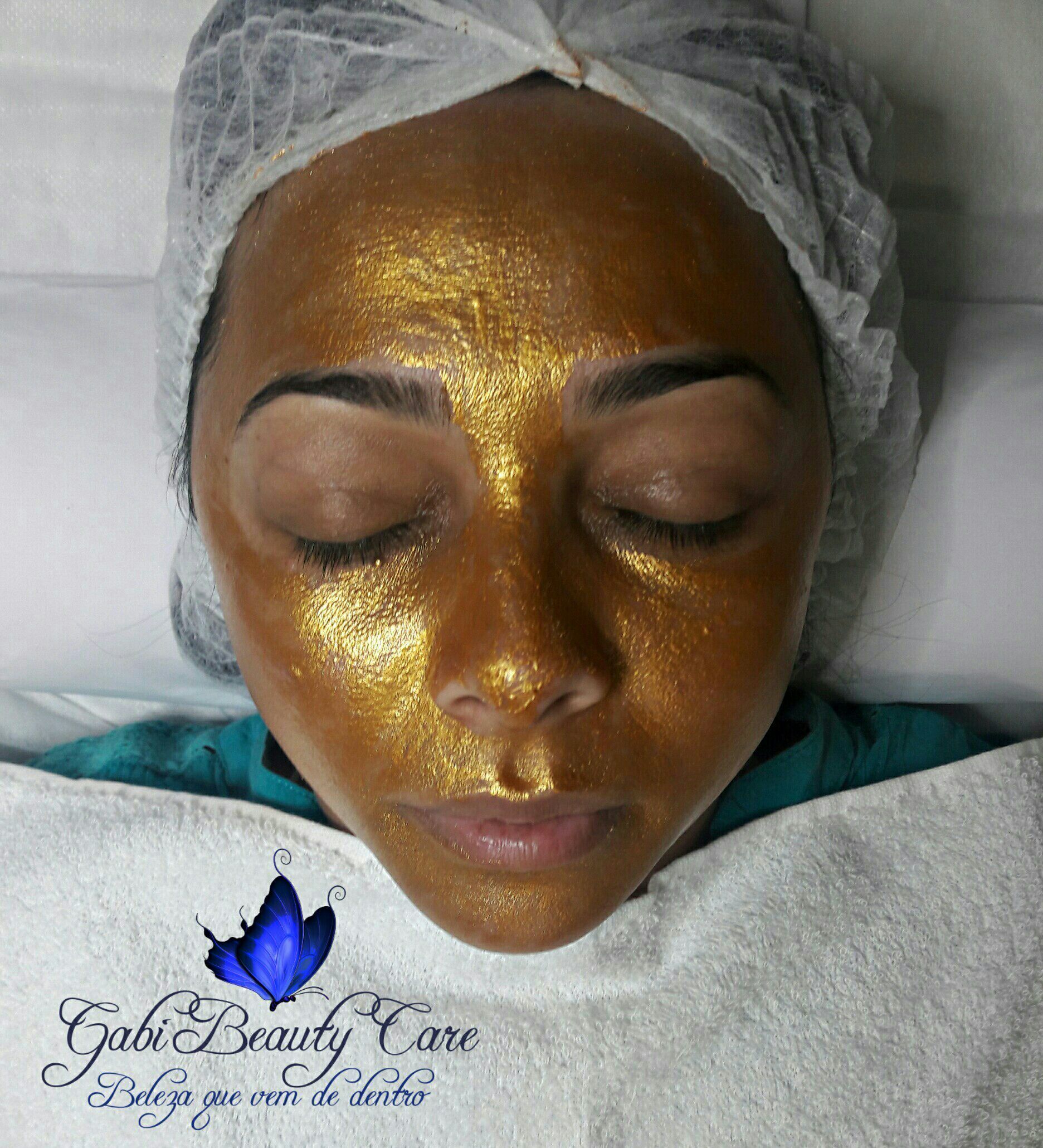 Limpeza de pele com aplicação de mascara (ouro medicatriz) estética esteticista