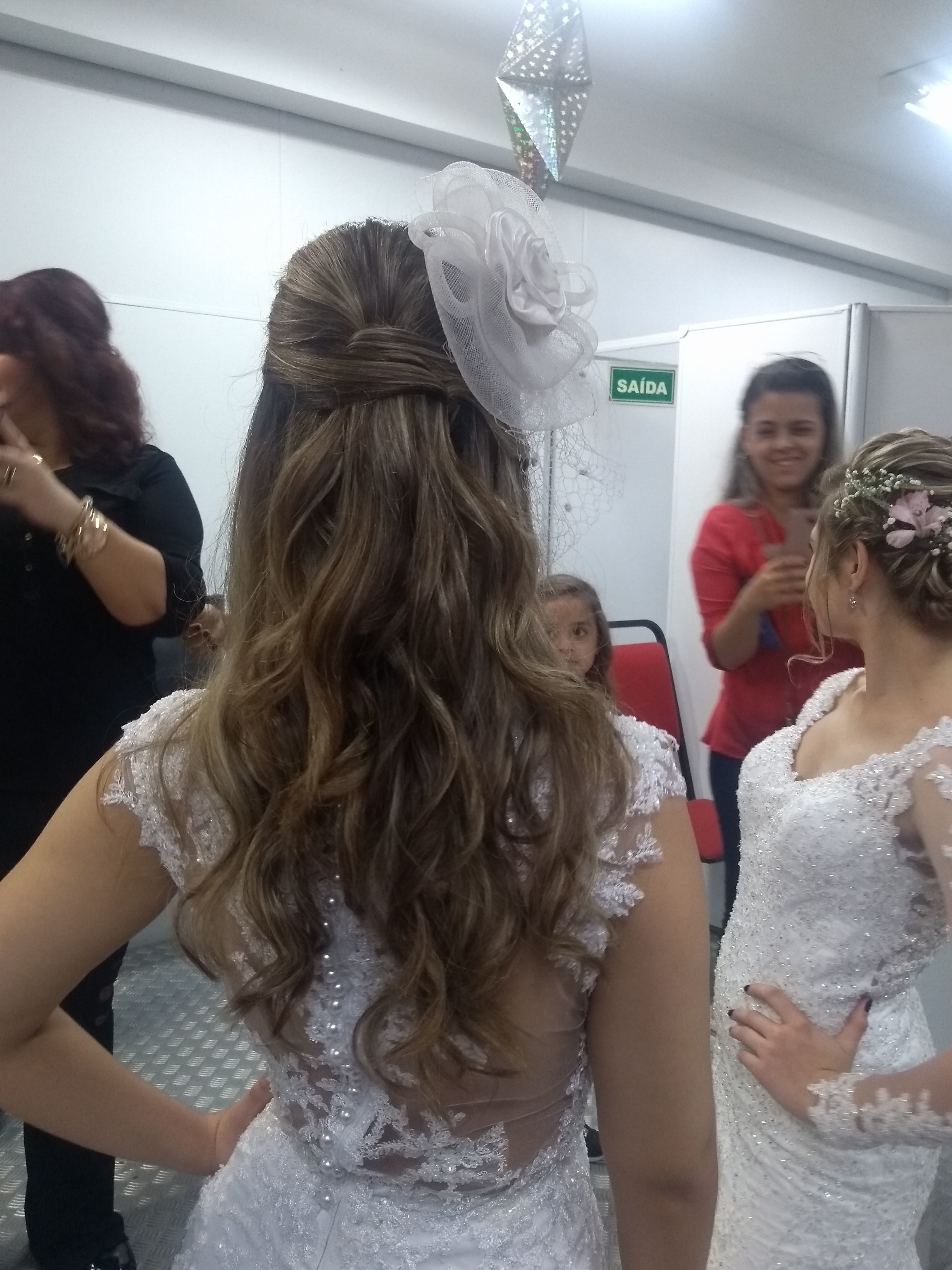 Penteado cabeleireiro(a) auxiliar cabeleireiro(a)