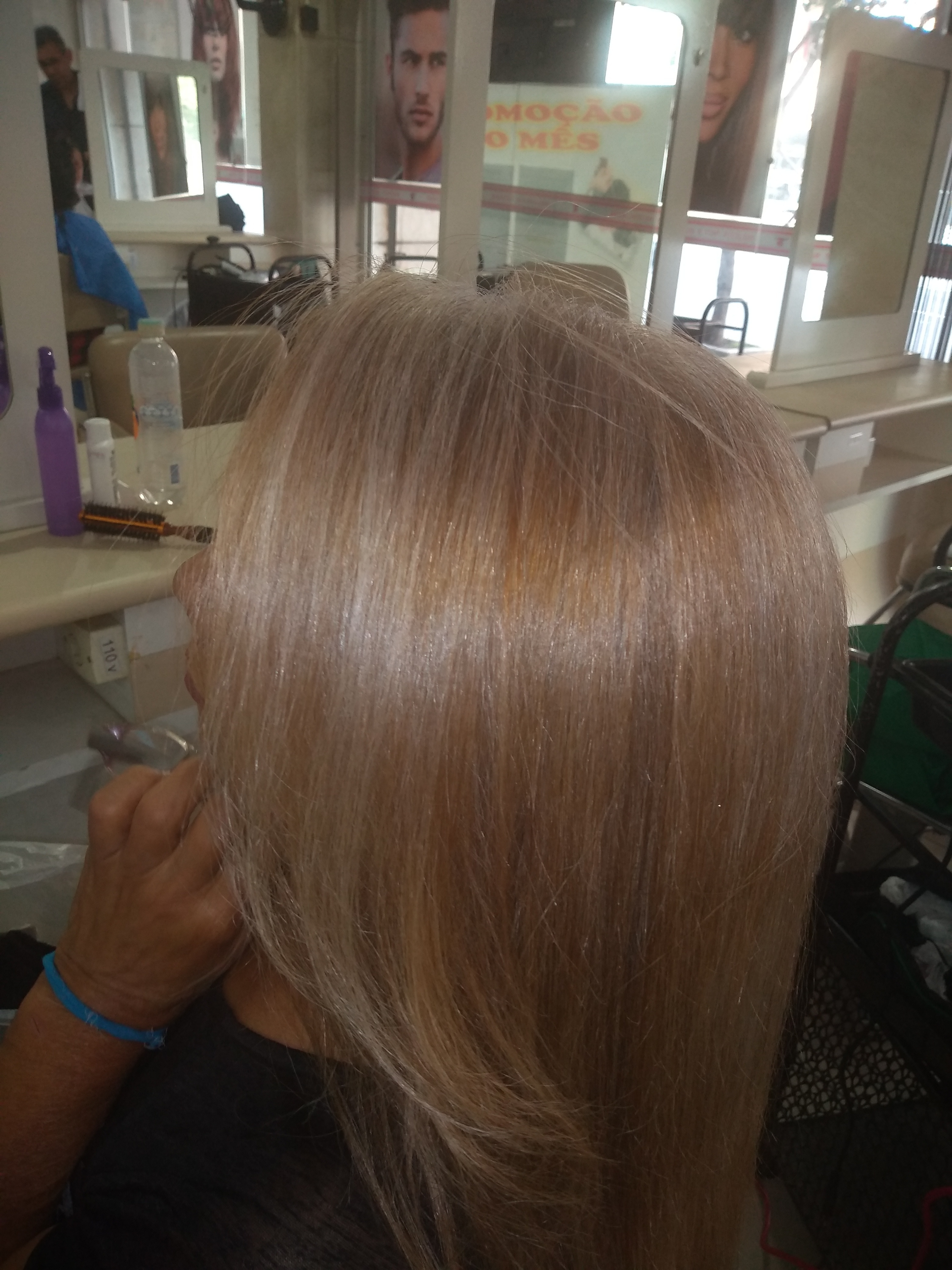 Escova  cabelo auxiliar cabeleireiro(a)