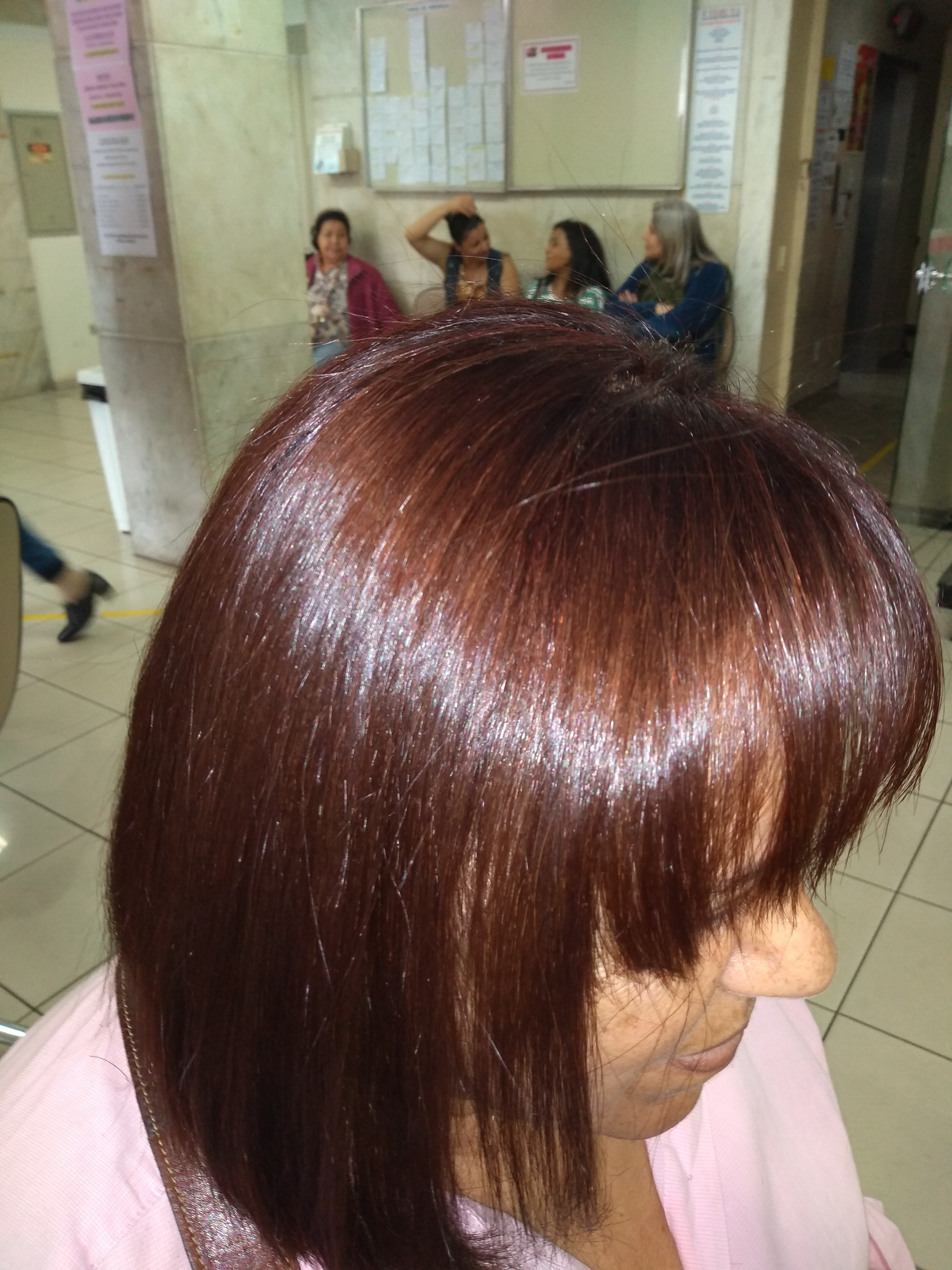 Corte e escova. cabelo auxiliar cabeleireiro(a)