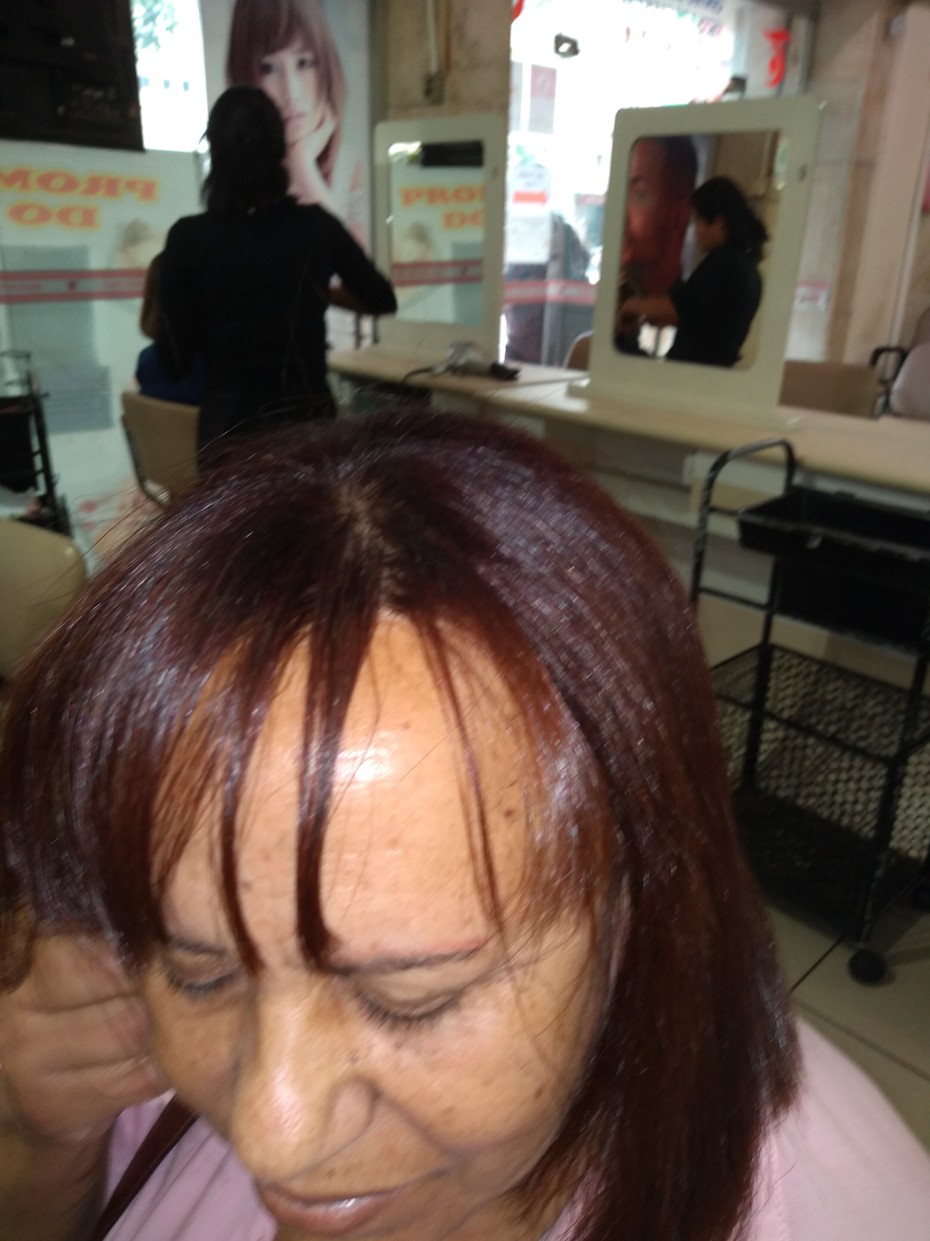 Corte e escova. cabelo auxiliar cabeleireiro(a)